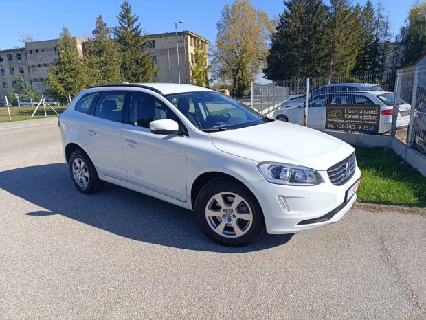 Volvo XC60 2.0 D [D3] Momentum Geartronic FWD F...